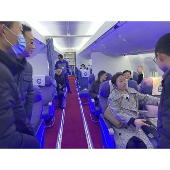 飛機內(nèi)部